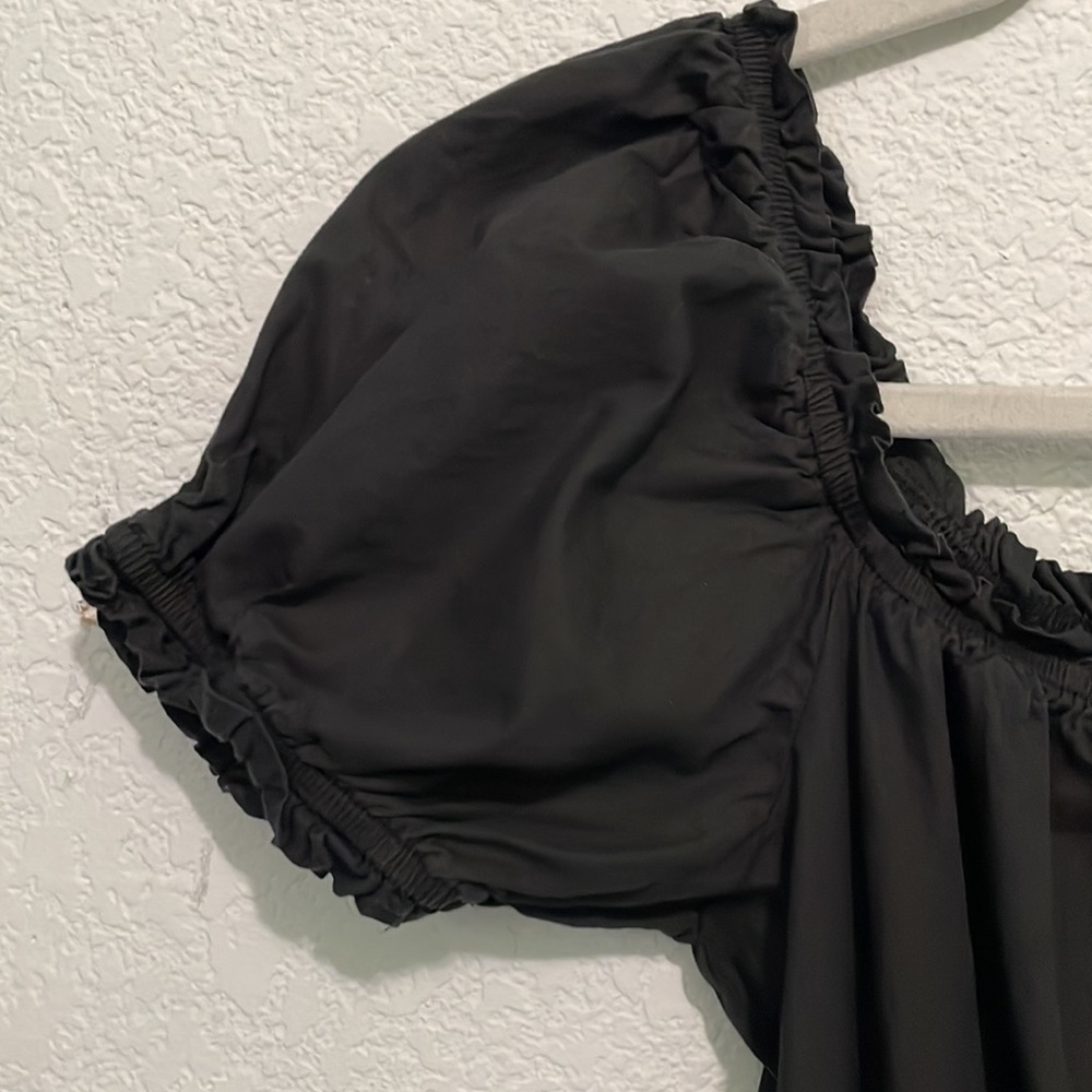 On Or Off The Shoulder Romper With Pockets - Picture 3 of 3